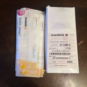 Medela Quick Clean Micro-Steam Bags - White and Yellow 22 count